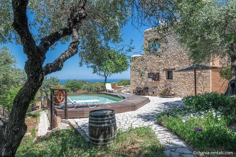 A traditional villa with marvellous sea and mountain view