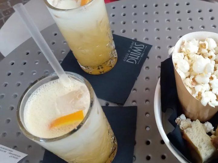 Dehors Cafe