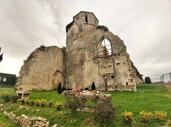 Ruines de l'ancienne eglise prieurale