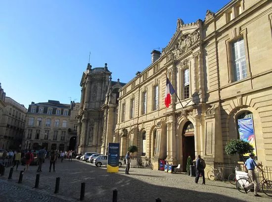 Cour Mably