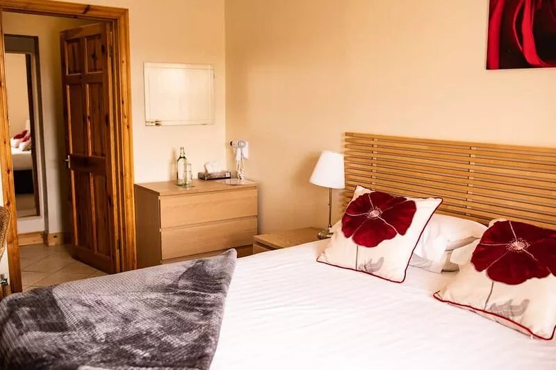 Quaint &  Cosy Cottage in the heart of Doolin Village.