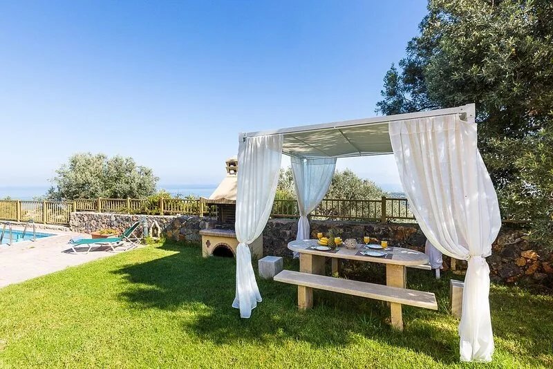 Maroulas Villa Ioanna, Panoramic Sea Views, close to the Beach & Rethymno town