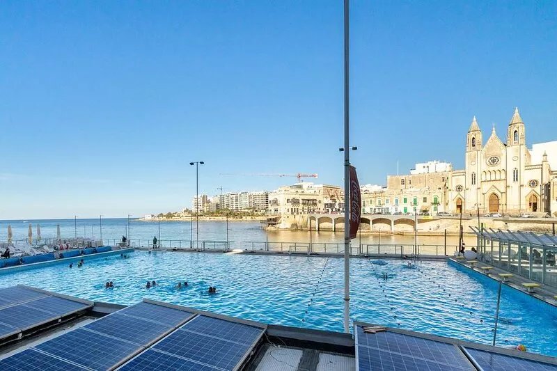 New! Beautiful Art Deco Townhouse 150m to Beach. (Daily Housekeeping incl)