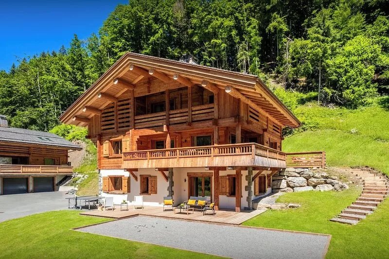 Chalet Angelia - modern ski home for 14, hot tub & views - OVO Network