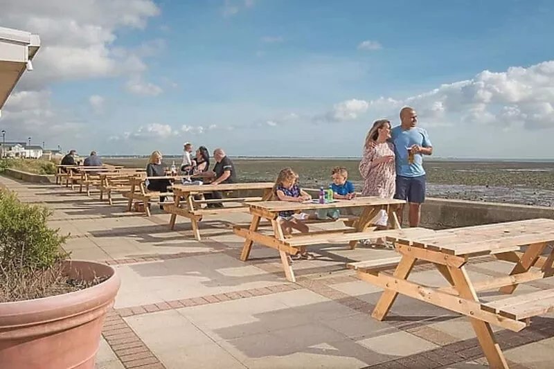 Luxury 2- Bed Caravan in Mersea Island Colchester