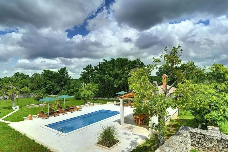 Heritage Holiday Home in Rojnici with Pool