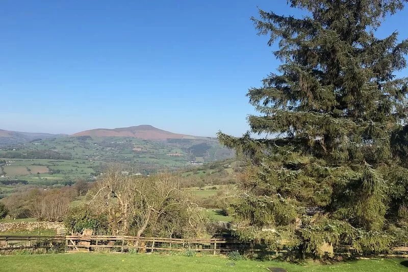 Beautifully Renovated Cottage with Stunning Views