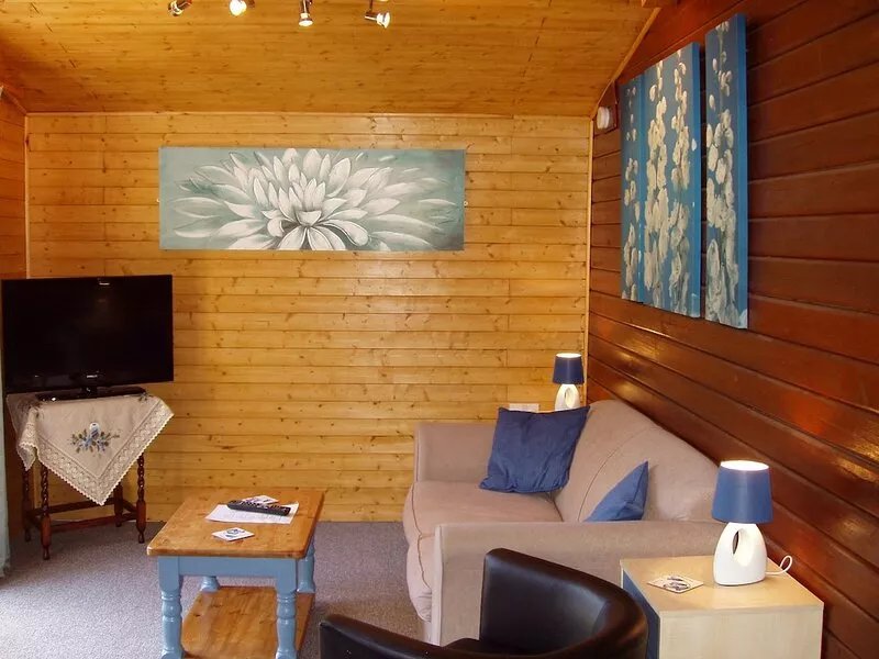 PINETREE LODGE, LLWYNAU FARM, LLANTRISANT 12 MILES FROM CARDIFF. CF72 8LP.  RCT