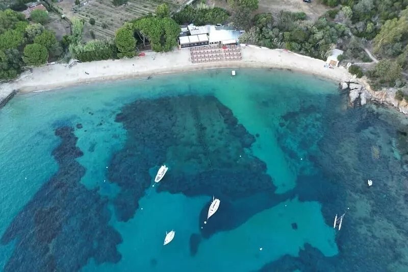 Typical house of Provence in quiet surroundings, with breathtaking sea-view