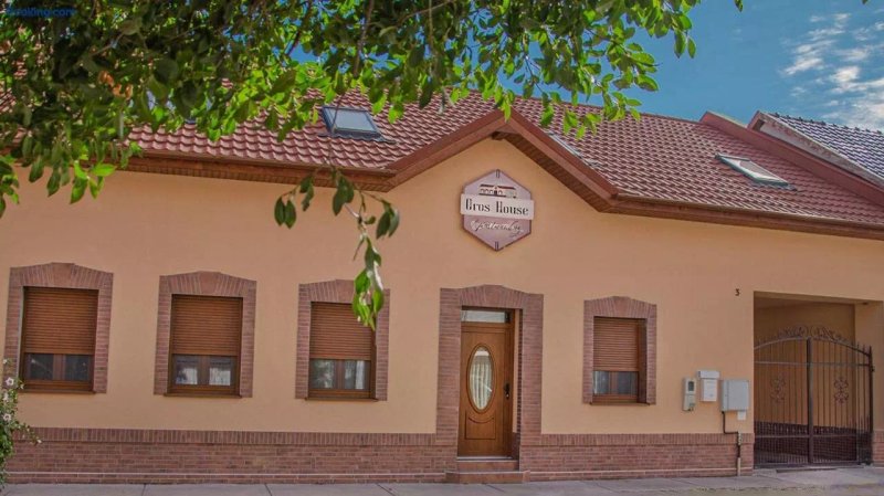 Oros House Apartmanhaz