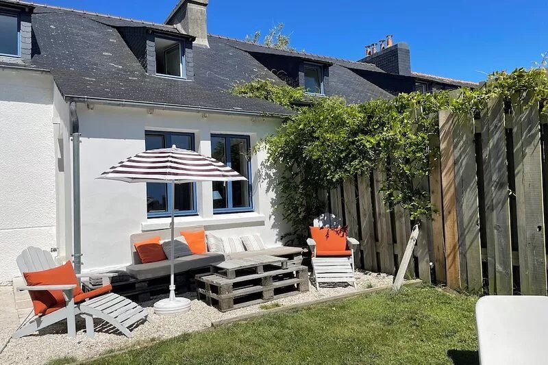 Charming renovated farmhouse - private heated pool 300m from the beach