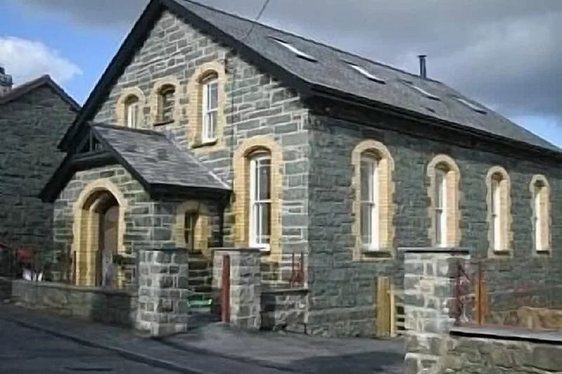 Spacious Converted Chapel in Snowdonia