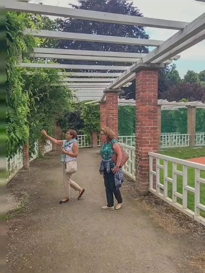 Pergola przy kortach tenisowych