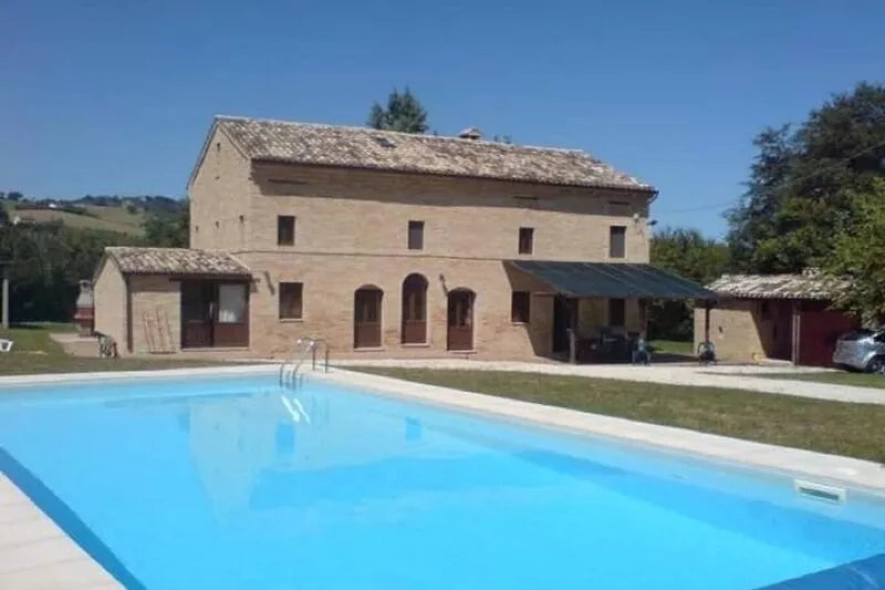 TYPICAL ITALIAN STYLE VILLA WITH POOL AND BILLIARDS