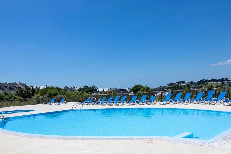 Facing the marina, beautiful house for 6, Pool