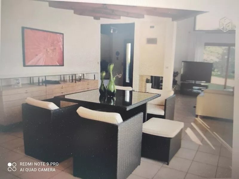 170 m2 architect-designed house with swimming pool