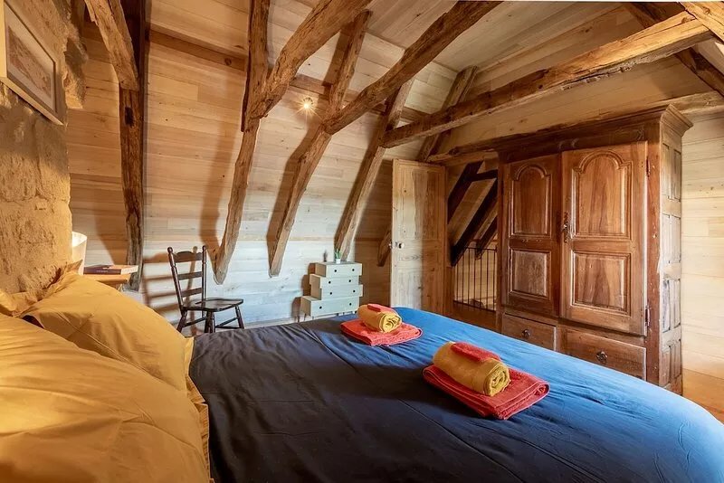 Renovated former presbytery air-conditioned sleeps 4
