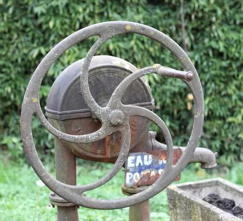 La Pompe Et Son Abreuvoir A Mortieres