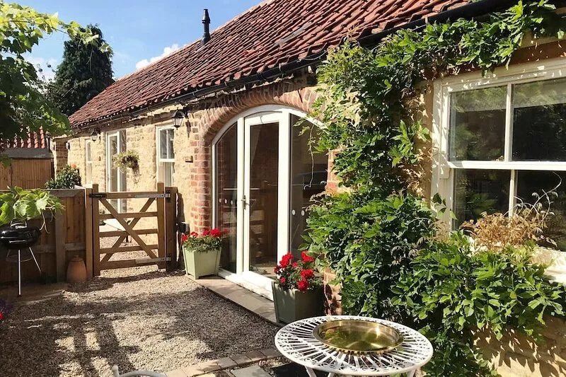 NEW with Vrbo! Stunning 1 bed barn conversion in beautiful rural village