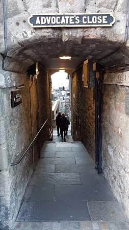 Advocate's Close