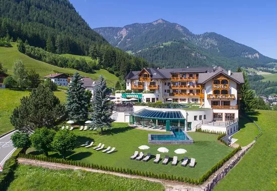 La Perla Hotel