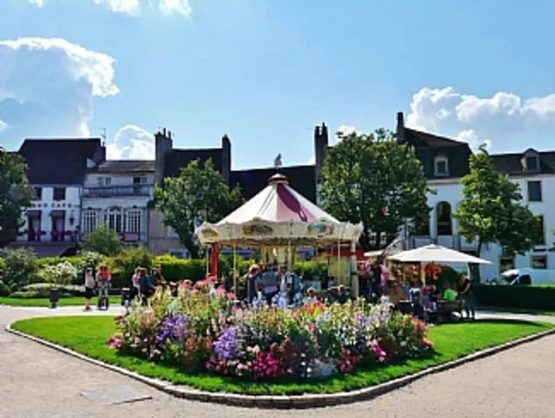 Pretty 18th Century Town House In The Heart Of Historic Beaune Within The City W