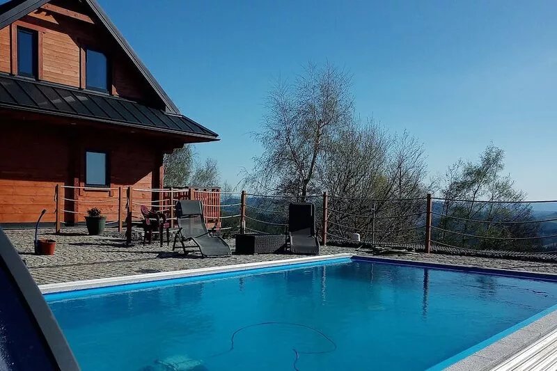 2 - bedroom mountain chalet with sauna and hot tub
