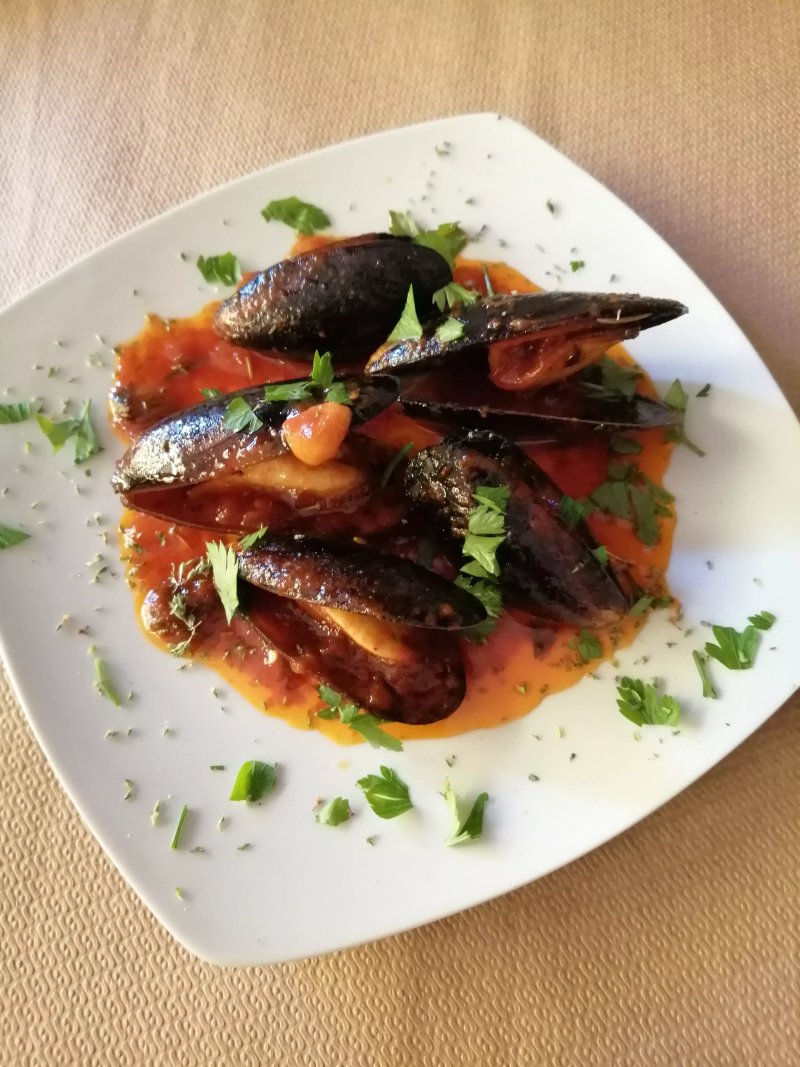 Ikogeniaki Taverna Charadra