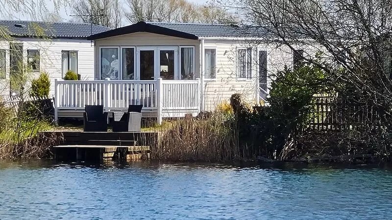 Picturesque Lakeside 6 Berth Caravan with a private fishing peg