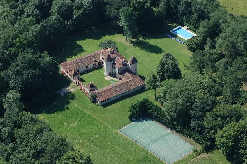 Seventeenth century manor house in the heart of the Périgord: piano, tennis cou