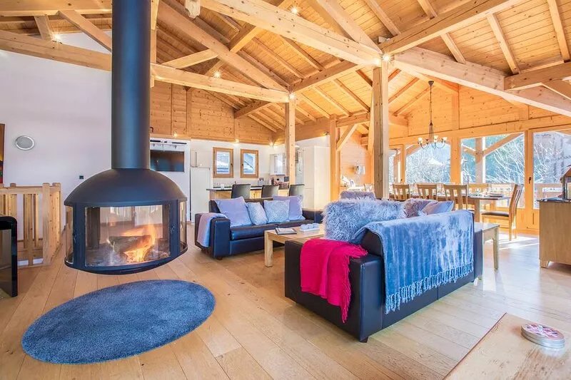 Stunning 4 bedroom duplex apartment in a detached chalet in Morzine