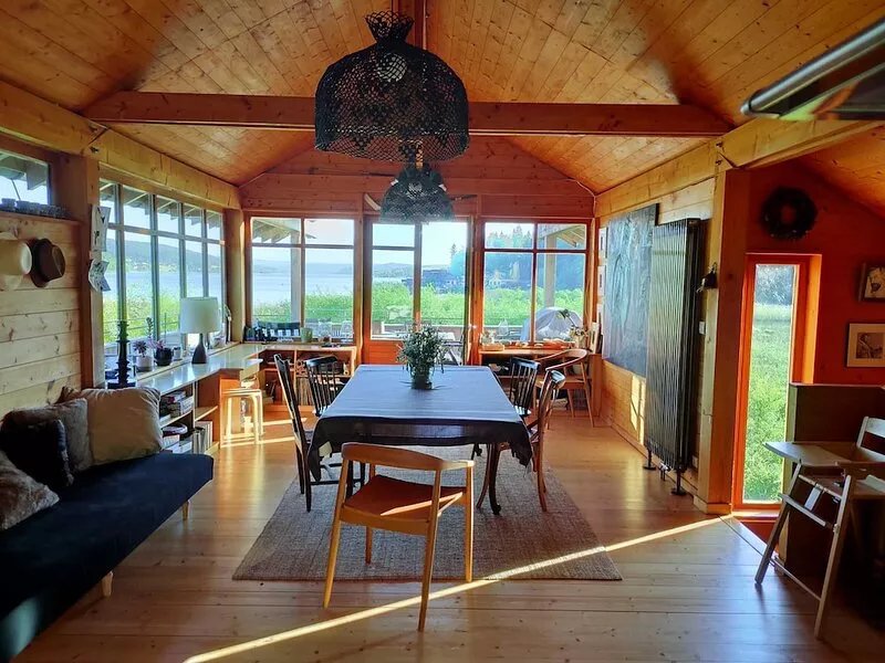 Chalet with terrasse by the lake