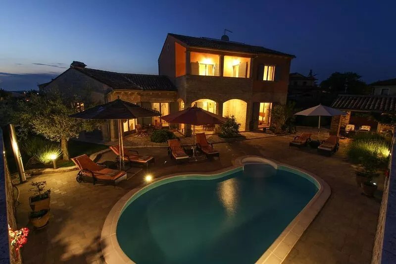 Very comfortable villa with pool and top equipment and QUIET LOCATION