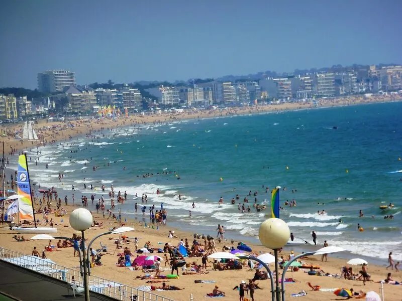 Bright apartment facing the sea, La Baule center