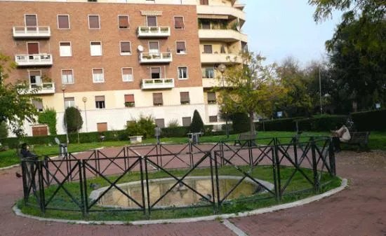 Fontana-sarcofago di largo Amba Aradam