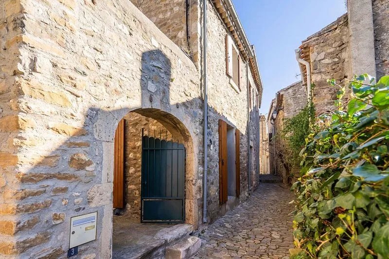 Holiday Home in Minerve with Private Courtyard