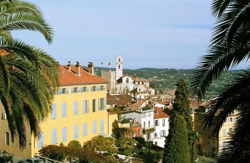 Beautiful guest house 60 M², 3*, in a quiet place with trees, closed property