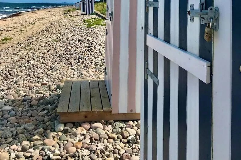 Træhus ved Strand. TV Free House