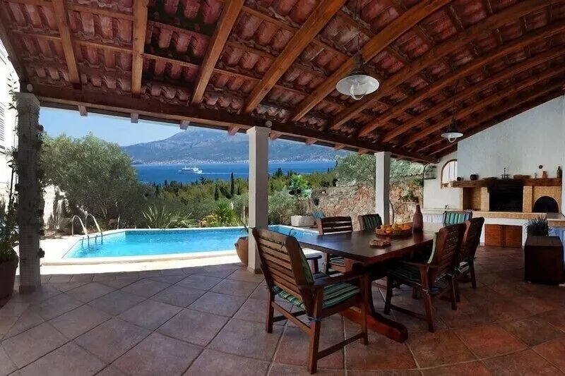 Villa Lukrecia in Supetar, private pool, garden, perfect for families