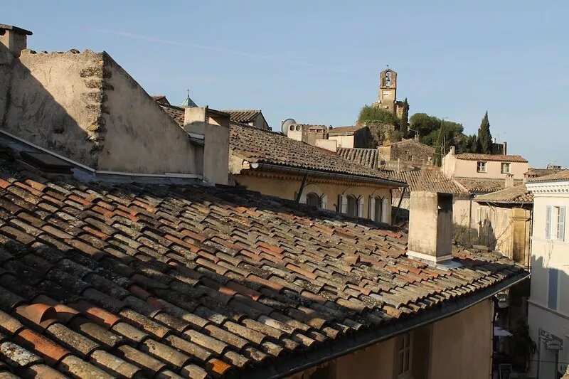 Charming Two Bedroom Apartment In The Heart Of Lourmarin. Great Location