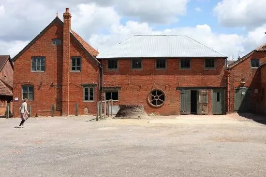 The Farnham Pottery