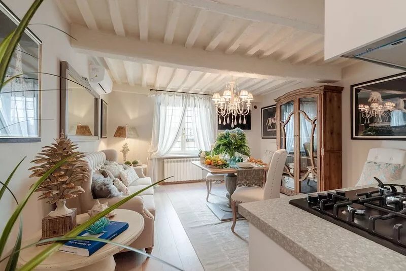 Luxury 1 Bedroom Apartment inside the Walls of Lucca