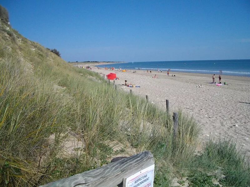 Beach at 15min and shops at 300m, ideal home for families and friends