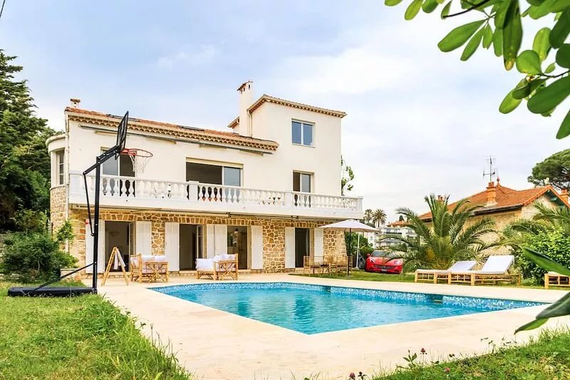Comfortable 7 bedrooms (14-bed) villa, sea view, near from the Croisette