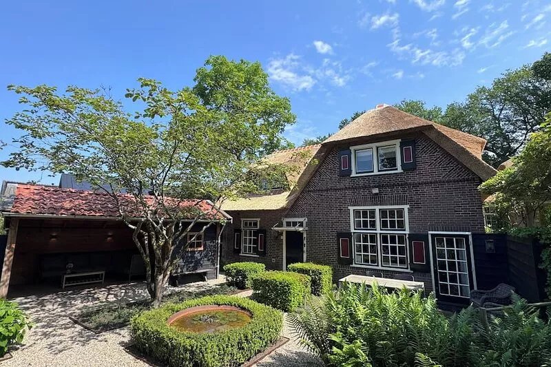 Beautiful cottage in Laren