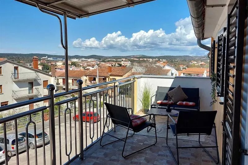 MATOSEVIC One-Bedroom Apartment with Balcony 1