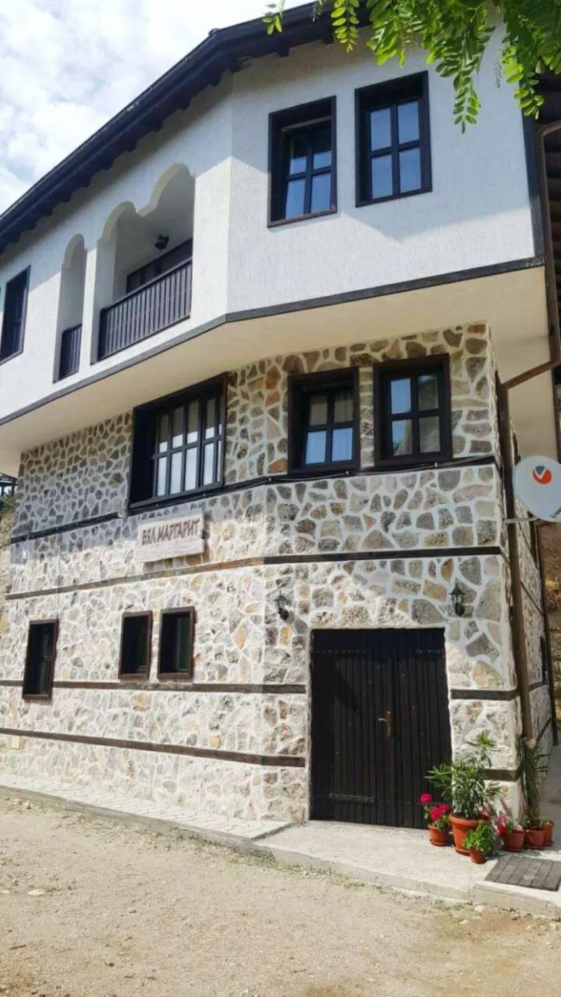 White Margarite House
