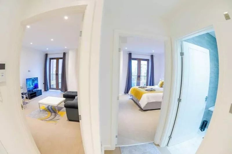 Modern 1 bed apartment with FREE Parking