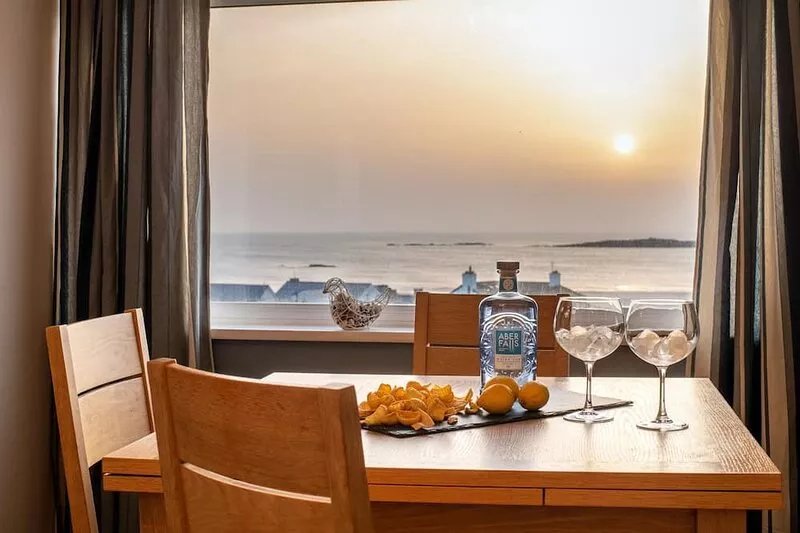 Bay View - A two bed, pet-friendly holiday apartment in Rhosneigr