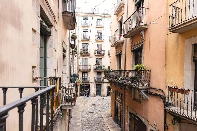 Ferreries 27 - Holiday Apartment Rental in Girona | Bravissimo